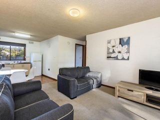 Eastern Beach Units #3 Guest house, Port Fairy - 1