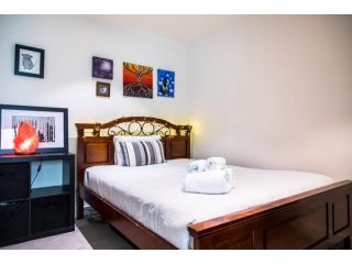 Eclectic 1 Bedroom South Yarra Hideaway Apartment, Melbourne - 4