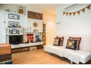 Eclectic 1 Bedroom South Yarra Hideaway Apartment, Melbourne - 2