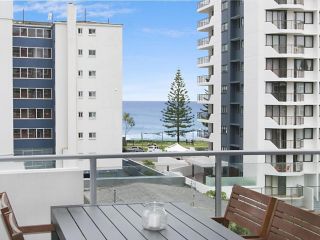 Eden Apartments Unit 502 - Luxury 2 bedroom apartment close to the beach Apartment, Gold Coast - 2