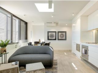 EIGHT TWO NINE TWO III: BONDI BEACH Apartment, Sydney - 2