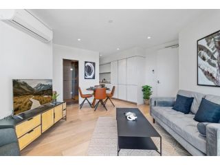 Elegant 2-Bed Apartment With Expansive City Views Apartment, Melbourne - 3