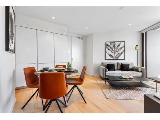 Elegant 2-Bed Apartment With Expansive City Views Apartment, Melbourne - 1