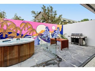 Stylish 3-Bedroom House with Courtyard Hot Tub Guest house, Melbourne - 1