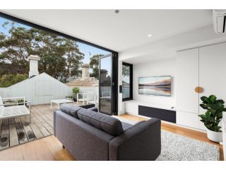 Elegant 4-Bed House with Stunning Rooftop Terrace Guest house, Melbourne - 1