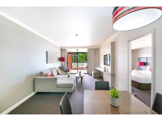 Elegant Harbourside Comfort with Alfresco Patio Apartment, Darwin - 5