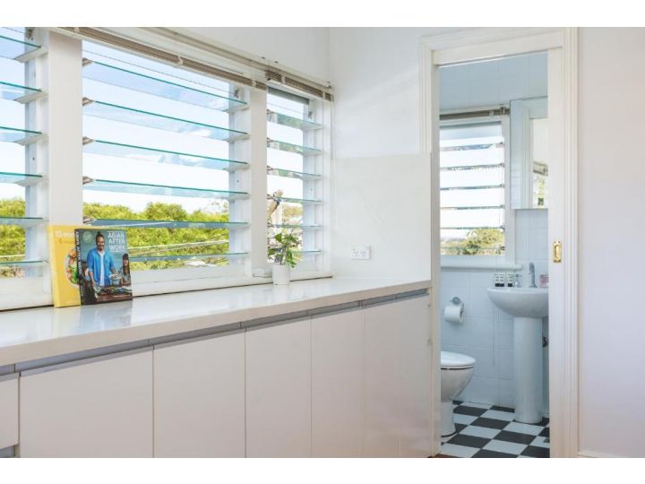 Elegant Studio with Sunny Kitchen 25 min from CBD Apartment, Sydney - imaginea 6