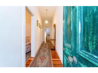 Eliza 1875 Red Brick Duplex Townhouse Apartment, Grafton - 2