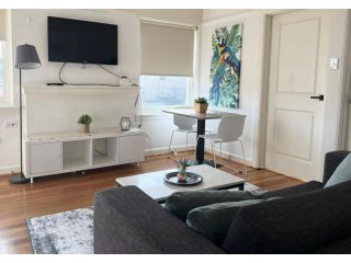 Elwood Gem- 3 Bedroom Apartment Apartment, Melbourne - 3