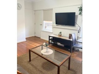 Elwood Gem- 3 Bedroom Apartment Apartment, Melbourne - 3