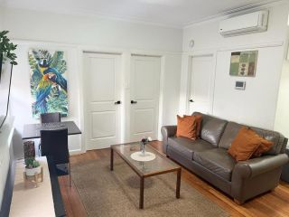 Elwood Gem- 3 Bedroom Apartment Apartment, Melbourne - 2