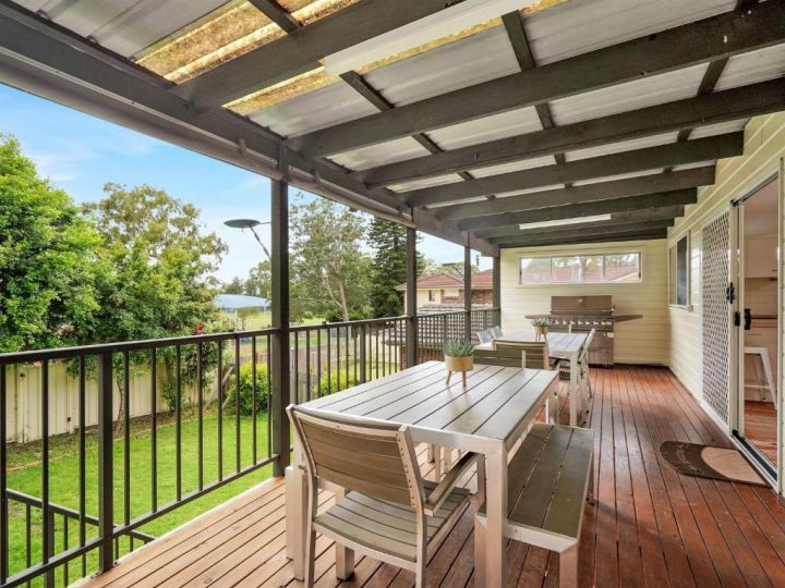 Modern Family Beach House with Outdoor Deck & BBQ Guest house, Terrigal - imaginea 3