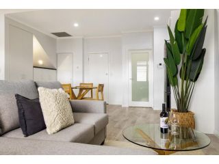 Enjoy bayside life at stylish studio close to city Apartment, Melbourne - 1