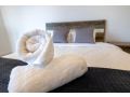 Enjoy Penthouse Living in the CBD! Sleeps 8! Apartment, Wagga Wagga - thumb 8