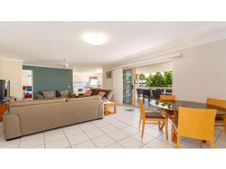 Enjoy the sea breezes from the balcony - Boyd St, Woorim Guest house, Woorim - 5