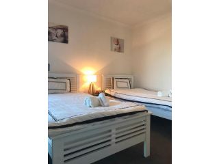 Luxury Apt with 2BR plus 2Bath Apartment, Liverpool - 5