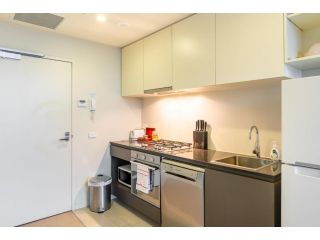 Entire 2BR Loft in the heart Docklands with BBQ and Pool Apartment, Melbourne - 4