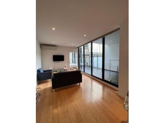 Entire Aprt-Port Melb Beachside Sunshine Lifestyle Apartment, Melbourne - 1