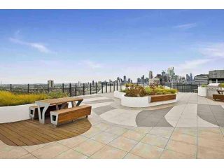 Entire new and stylish one bedroom apartment Apartment, Melbourne - 2