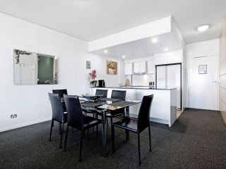 Exceptional Value 3 Bedroom Ocean Views Apartment in Sierra Grand Apartment, Gold Coast - 4