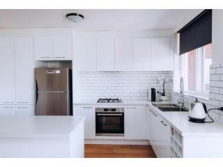 EXCLUSIVE INNER-CITY PAD / TOORAK Apartment, Melbourne - 3