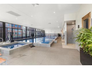 Executive Unit with Pool and Gym near Riverfront Apartment, Melbourne - 1