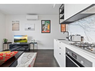 Explore Suburban Melbourne from modern 2 bedder Apartment, Melbourne - 3