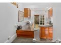 Fabulous 2 level city pad in historic building Apartment, Hobart - thumb 10