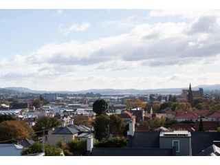 Fabulous Frankland: Heritage and Comfort Apartment, Launceston - 3