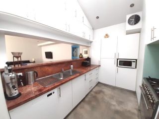 StayCentral - Fairfield Four-bedroom Home Guest house, Melbourne - 1