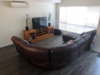 Falcon Bay 4x4 Townhouse Guest house, Wannanup - 2