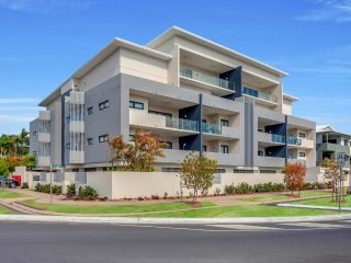 Apartment Close to the City Life on Lake 3 Apartment, Cairns North - 1