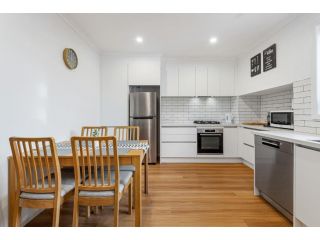 Family sized home in central Richmond location Guest house, Melbourne - 3