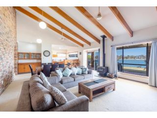 Family Tides LJHooker Yamba Guest house, Yamba - 4