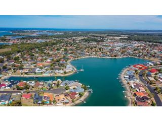 Family Tides LJHooker Yamba Guest house, Yamba - 1