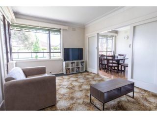 Fantastic Three Bedroom Home Close to City and Airport Guest house, Melbourne - 4