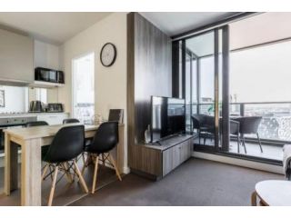 Fantastic views, 2 b/r, 2 bath with all new furniture Apartment, Melbourne - 4