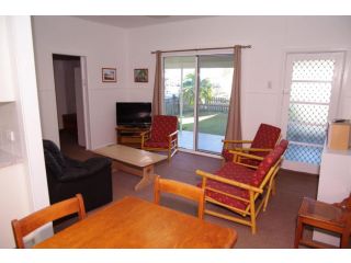 Fleur Cottage, 7 Willow Street Guest house, Crescent Head - 2