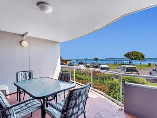 Florentine, Unit 2/11 Columbia Close Apartment, Nelson Bay - 2