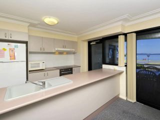 Florentine, Unit 3, 11 Columbia Close Guest house, Nelson Bay - 4