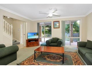 Four Bedroom Quality Townhouse Guest house, Hawks Nest - 1