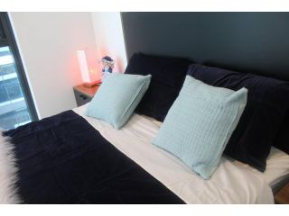 FREE CARPARK SPACIOUS APARTMENT FOR THREE Apartment, Melbourne - 2