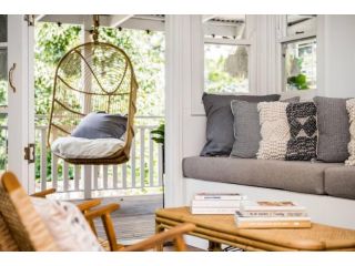 Fuller Holidays -Bohemian - Stylish Cottage Guest house, Bangalow - 1