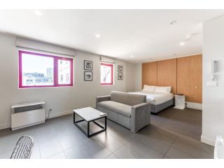 Fully equipped Stylish 1BR unit with WIFI Apartment, Melbourne - 1