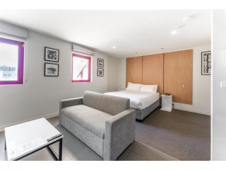 Fully equipped Stylish 1BR unit with WIFI Apartment, Melbourne - 3